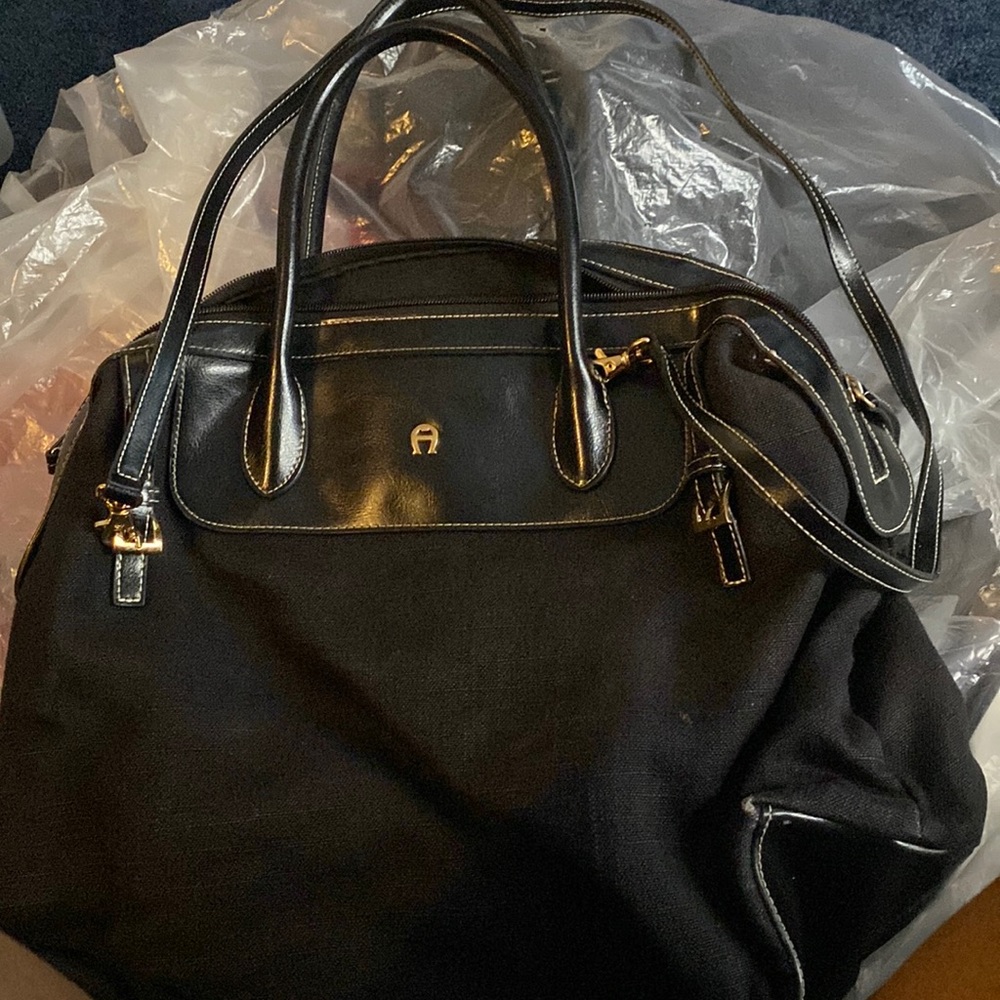 As us ladies purse almost new black.